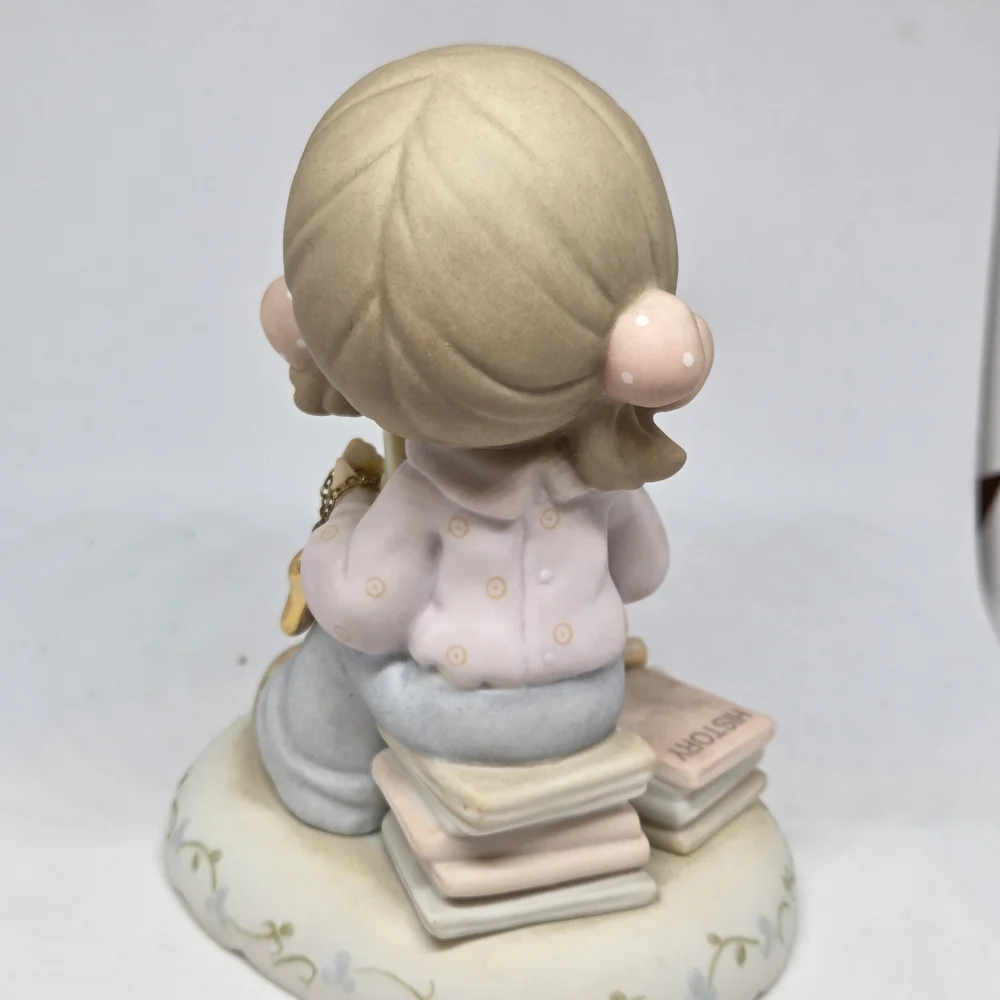 Precious Moments Growing in Grace Age 14 Figurine - Picture 2 of 5